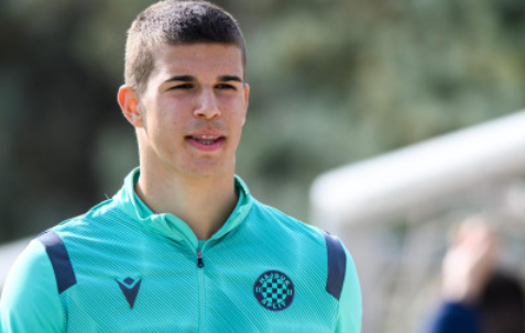 18歲中衛(wèi)武什科維奇獲拜仁關(guān)注，發(fā)展?jié)摿κ懿毮? width=